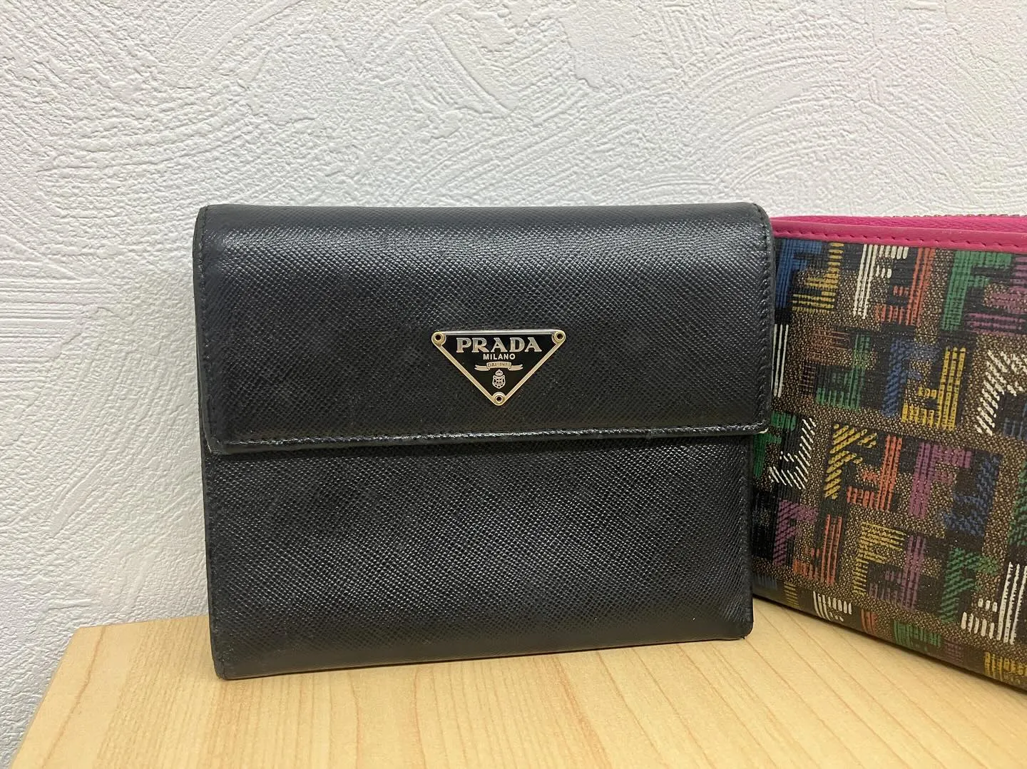 北杜市のお客さまより、プラダとFENDIの素敵な財布を買取さ...
