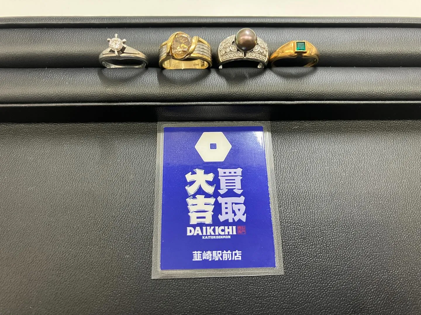 本日は、韮崎からお越しのお客様から素敵な指輪をお買取させてい...