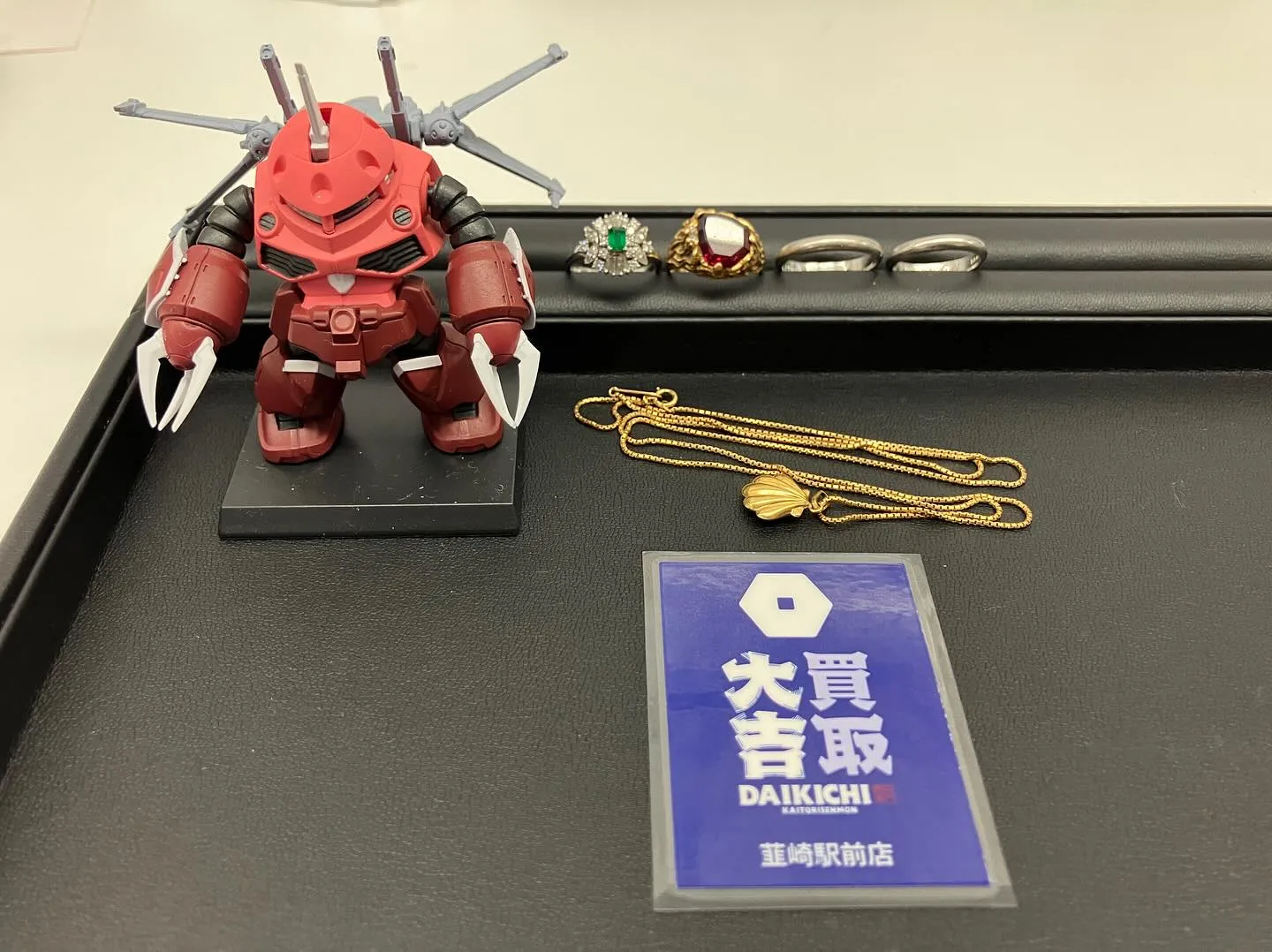 北杜市からお越しのお客様から素敵なアクセサリーをお譲りいただ...